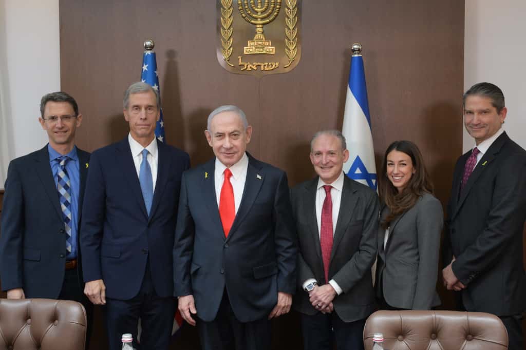Netanyahu with the delegation
