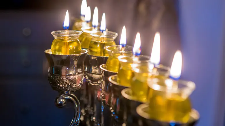 Tzohar rabbis: Add a special prayer when lighting Hanukkah candles