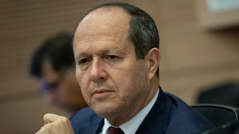 Nir Barkat: Incentives for haredim who enlist, sanctions on those who refuse