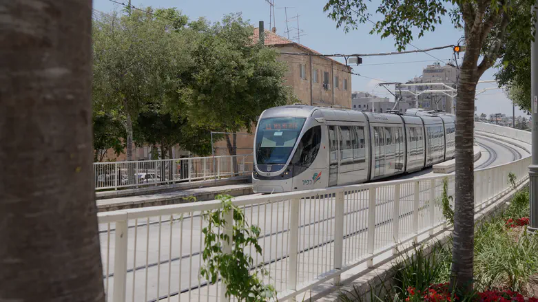 Jerusalem light rail to suspend service for five days