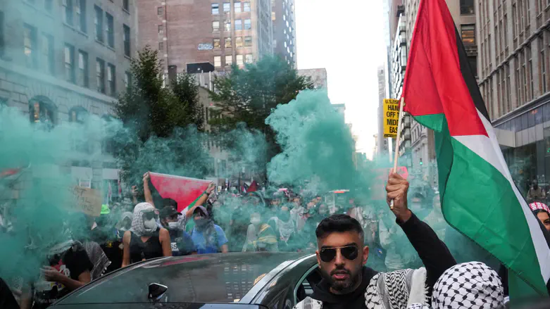 Watch: How a Casey Neistat reacted to anti-Israel protesters