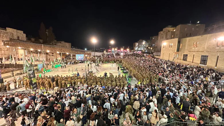 'Hatikva' sung at the Western Wall, during the Nahal Brigade's swearing-in ceremony