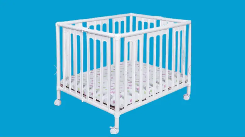 Economy Ministry warns: Plastic playpen-crib may pose risk to infants