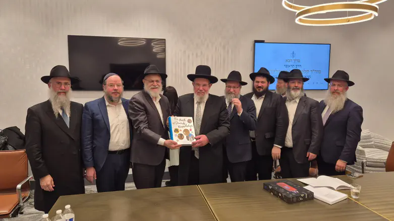 At annual Shluchim conference: Israeli chief rabbi announces new collaboration with Chabad