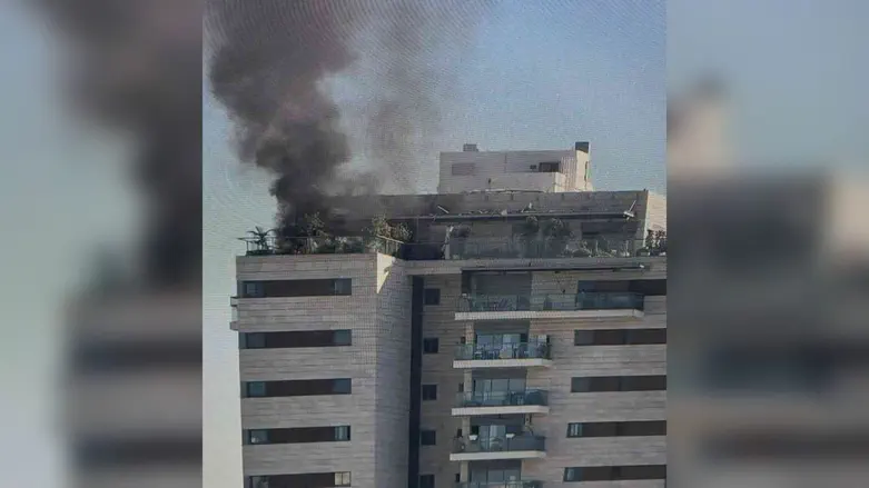 Yavne: Unexplained explosion sparks fire in residential building