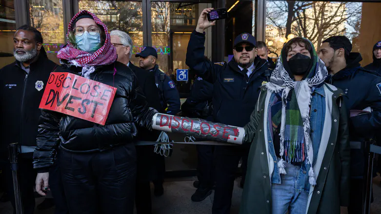 Campus antisemitism: 8 arrested during SJP protest at New York University