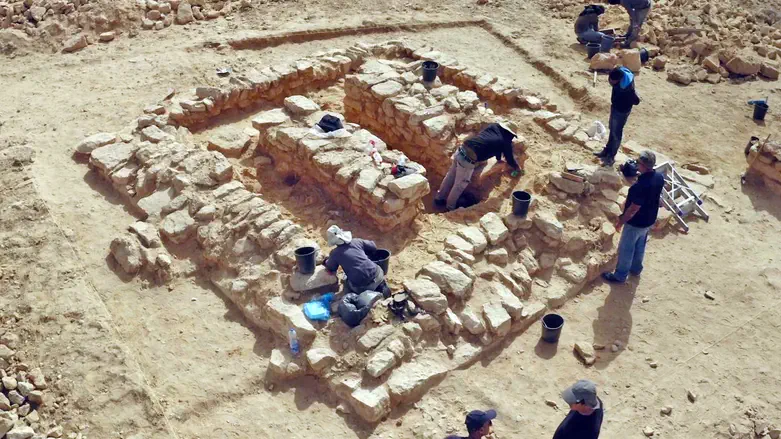 Ancient arrowheads from Yemen uncovered in Israel's Negev