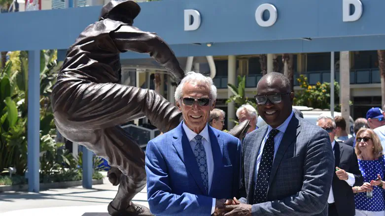 Sandy Koufax honored with a statue at Dodger Stadium - Jewish Telegraphic  Agency