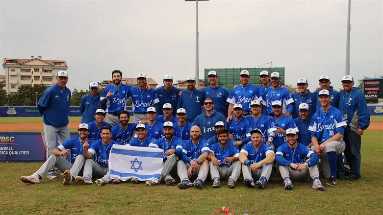 Brad Ausmus and Kevin Youkilis join Team Israel coaching staff for