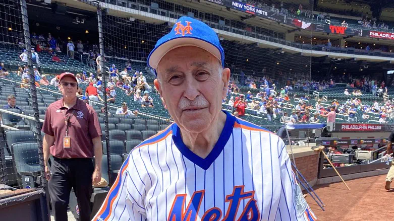 This Holocaust survivor and longtime Mets fan threw out the first