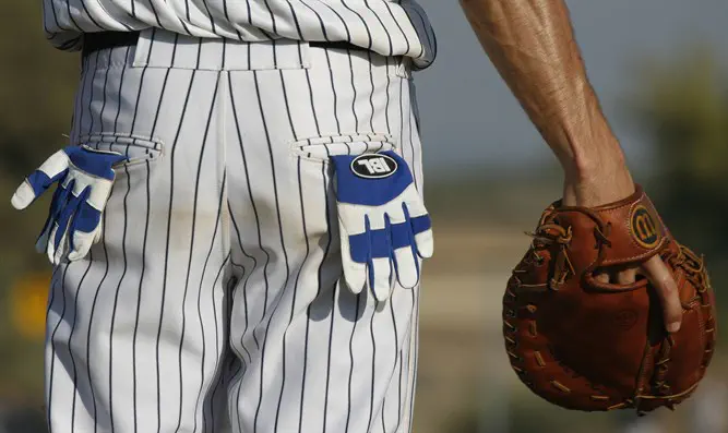 Netherlands defeats Israel 12-2 in second round of World Baseball