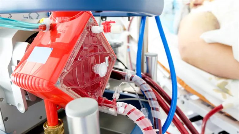 COVID-19: Unvaccinated 22-year-old hooked up to ECMO machine